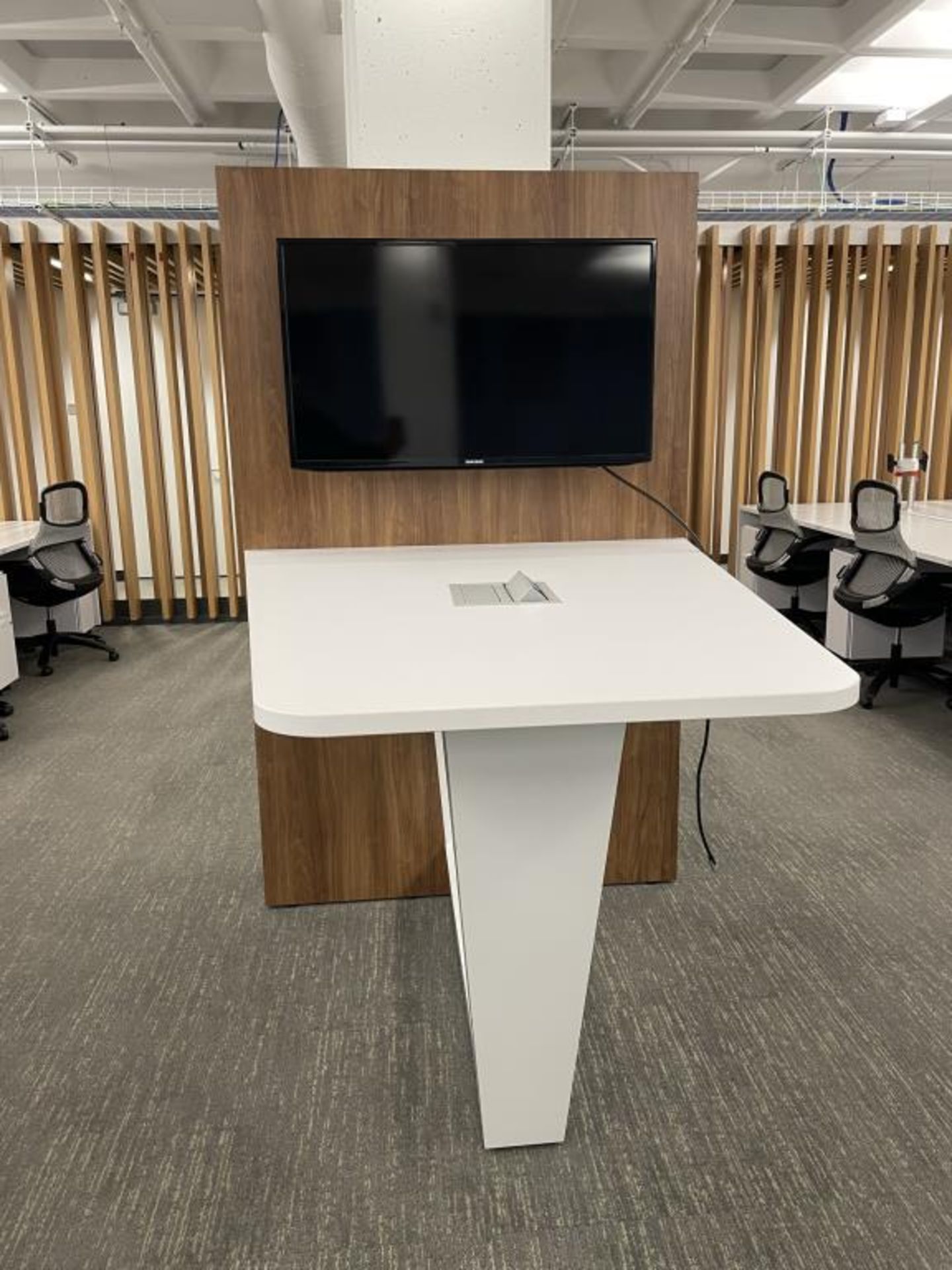 National Mio Collaborative High top Desk - Image 4 of 4