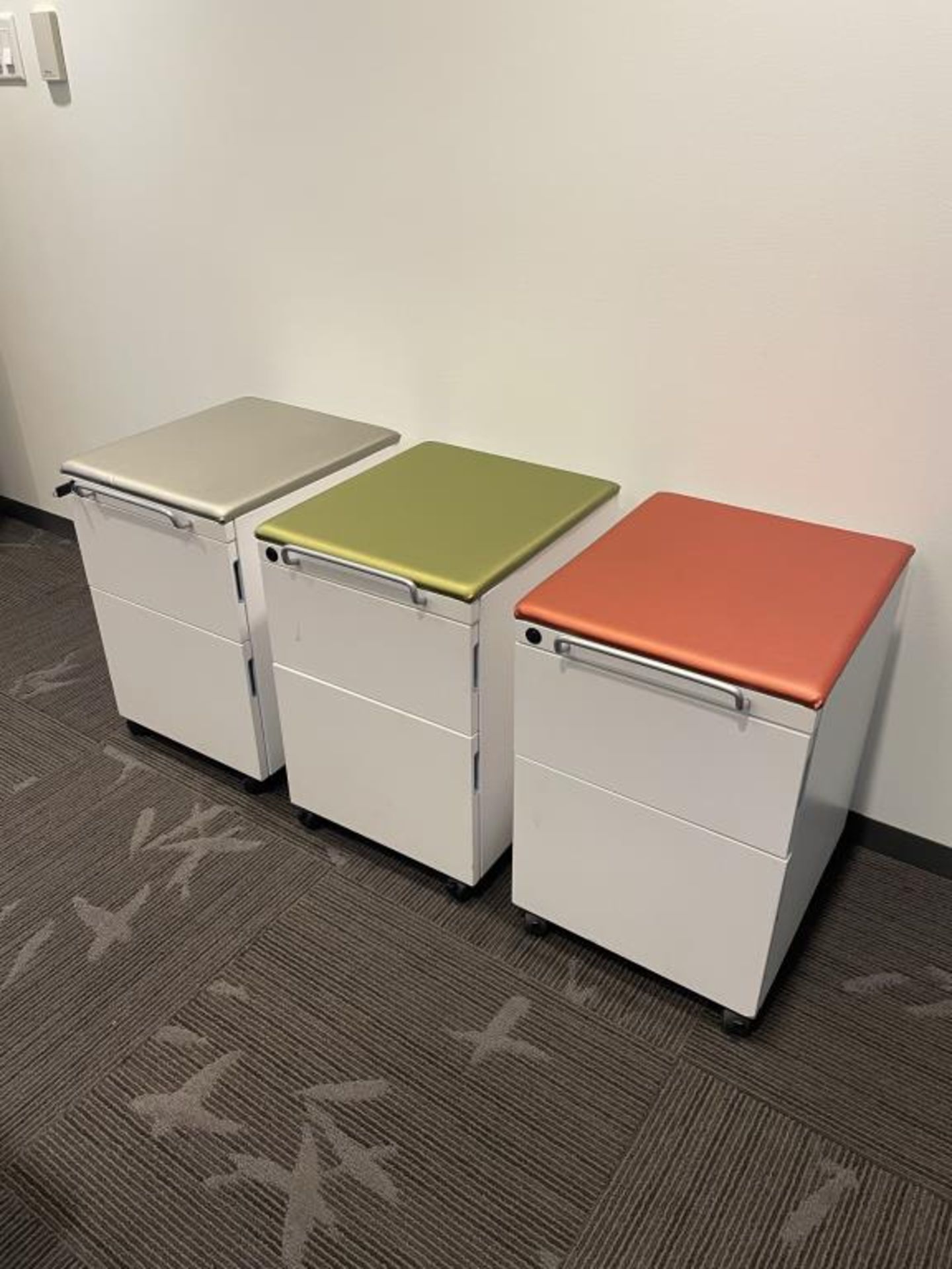 (40qty) Knoll Peds - Image 2 of 3