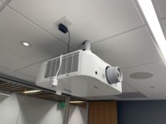 NEC PA622U Projector