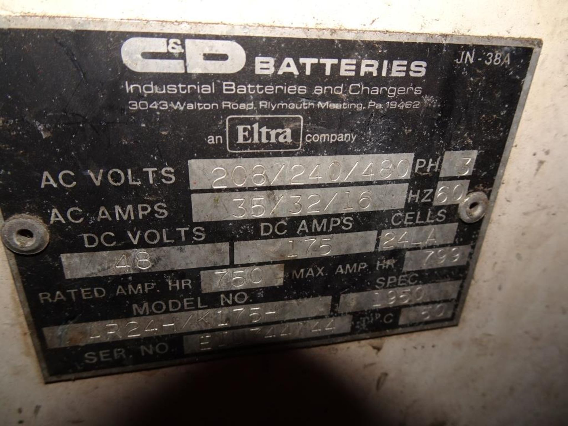 Battery Charger - Image 2 of 2