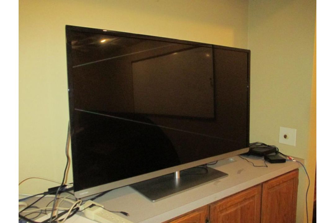 TV Monitors - Image 1 of 3
