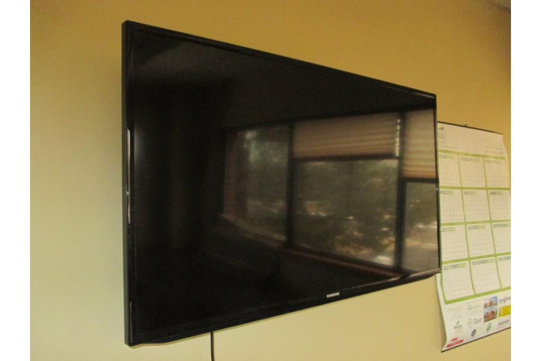 TV Monitors - Image 2 of 3