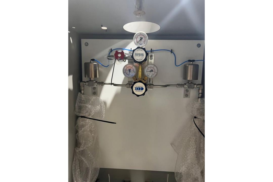 Airgas Gas Cabinet - Image 2 of 3