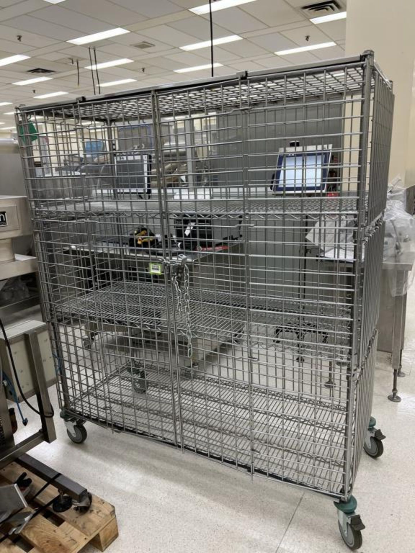 SS Portable Locking Cage