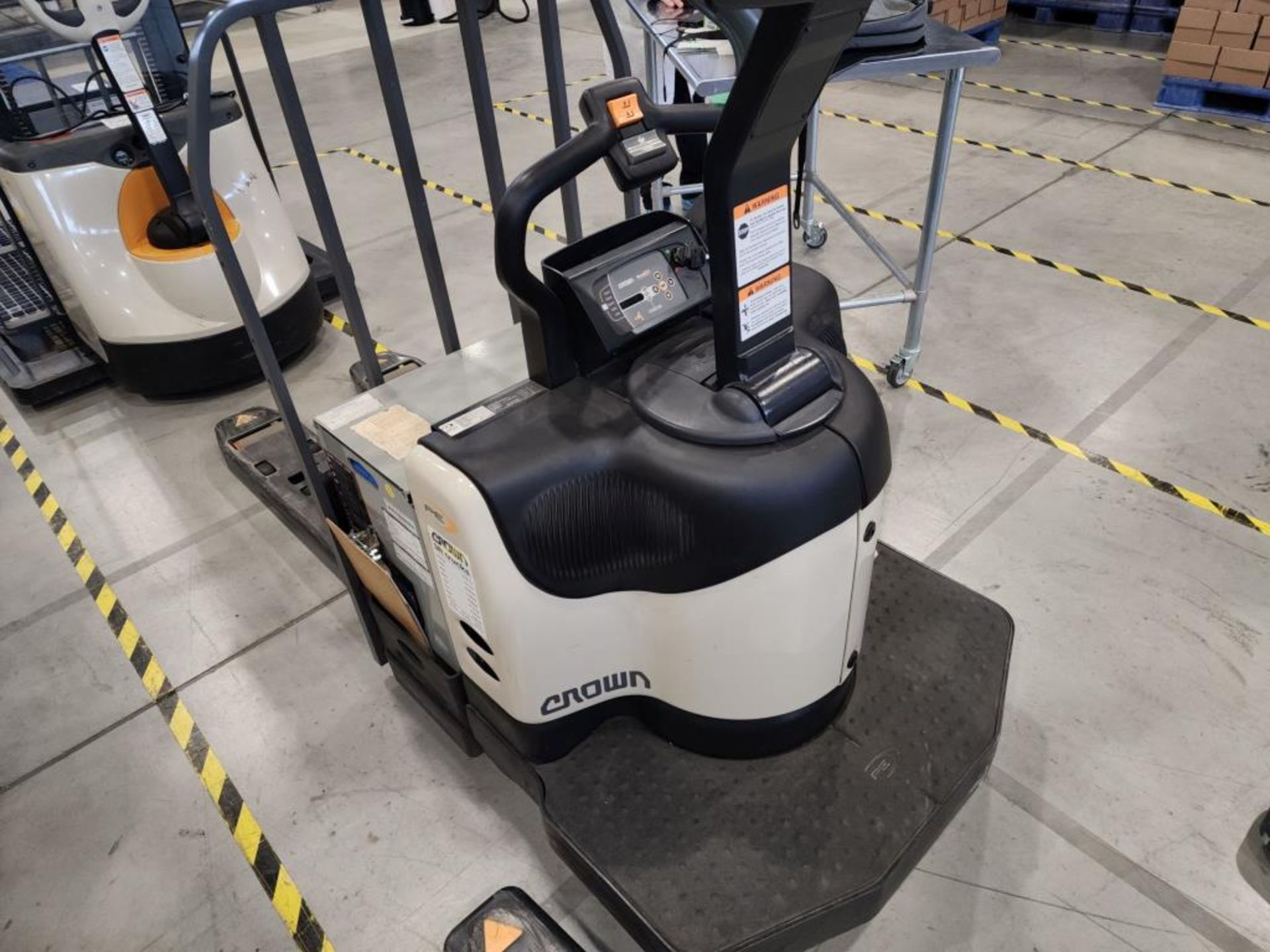 Crown Electric Pallet Truck - Image 6 of 11