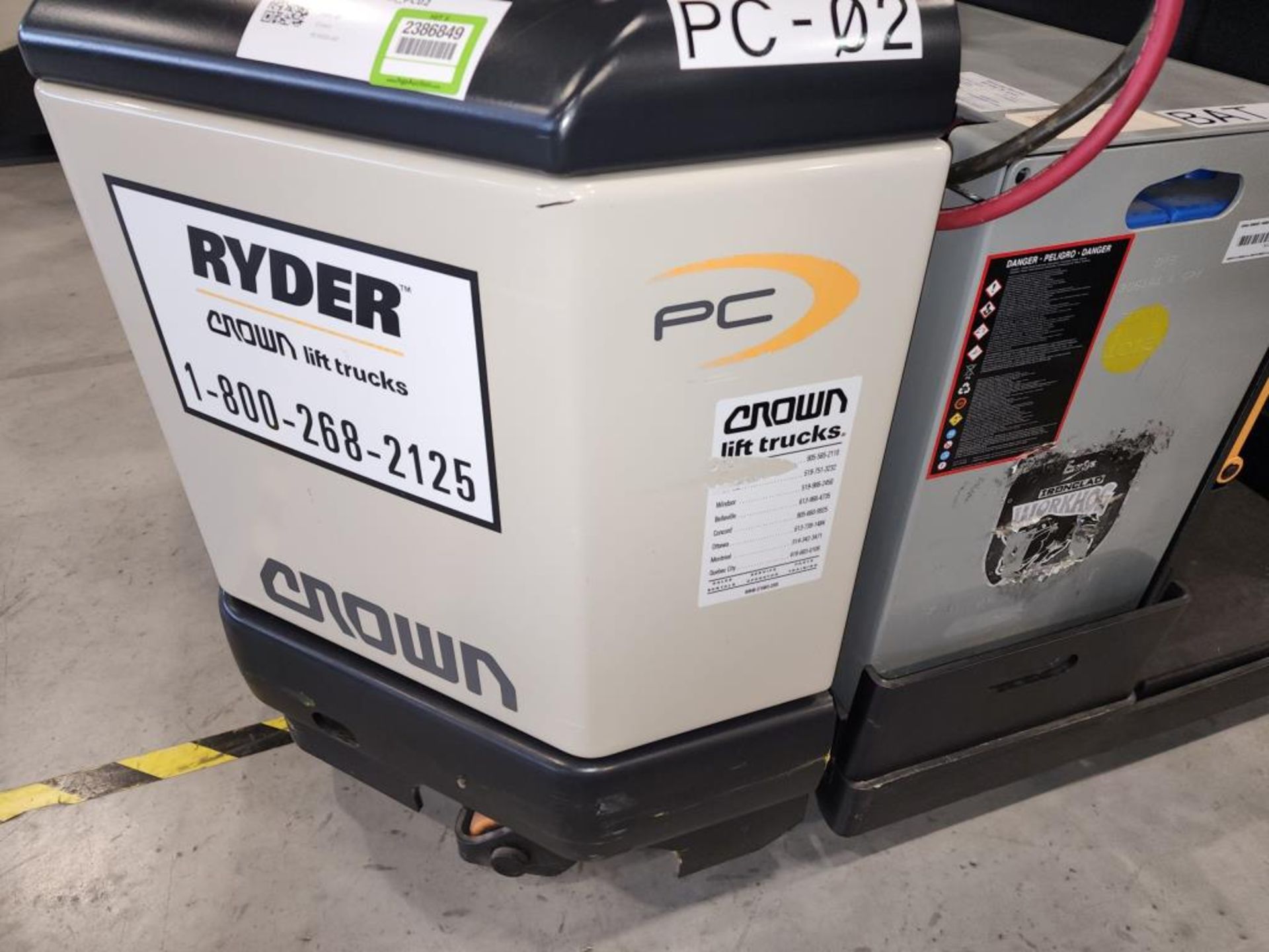 Crown Electric Pallet Truck - Image 2 of 13