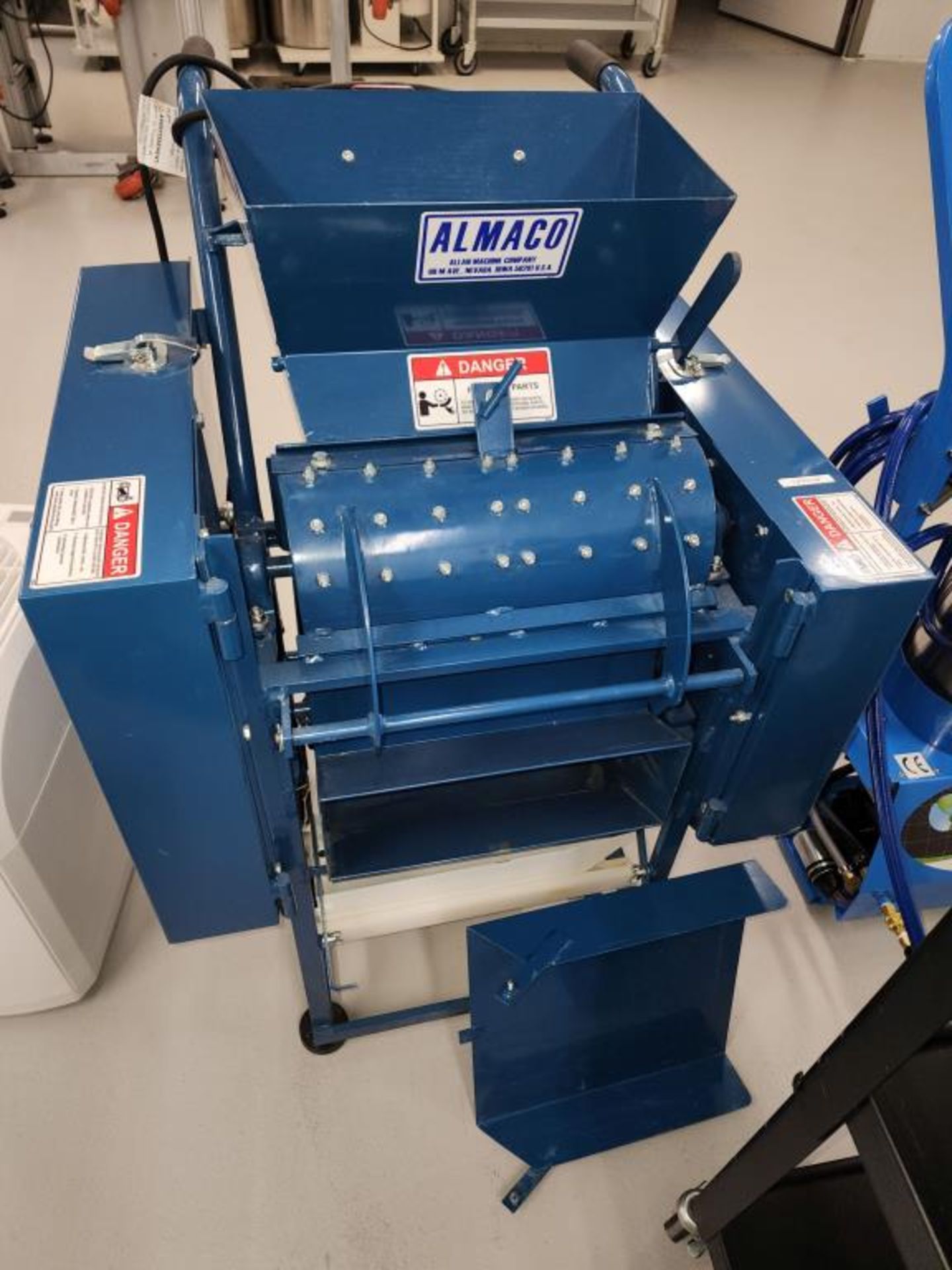 Small Bundle Thresher - Image 5 of 9