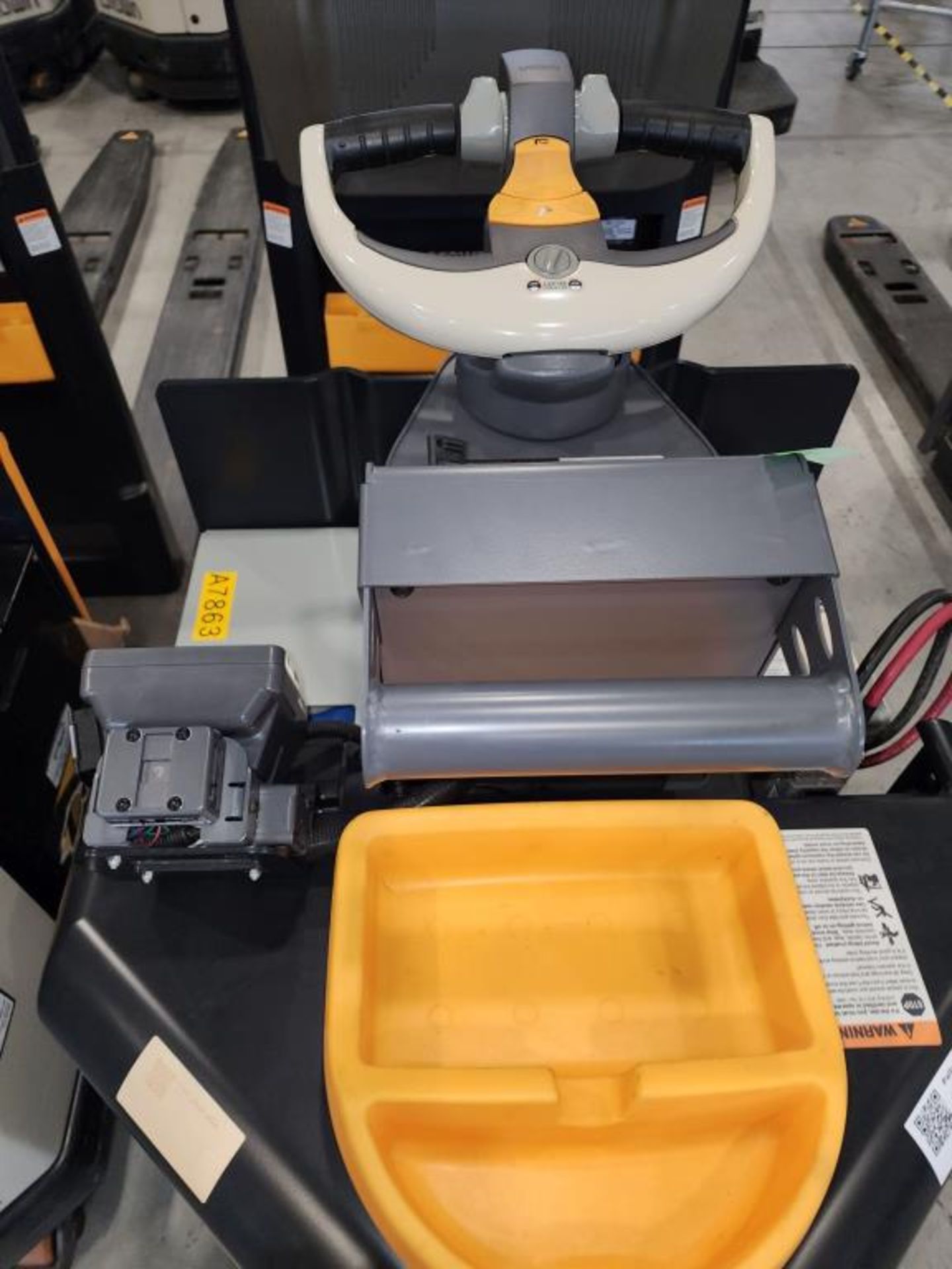 Crown Electric Pallet Truck - Image 4 of 13