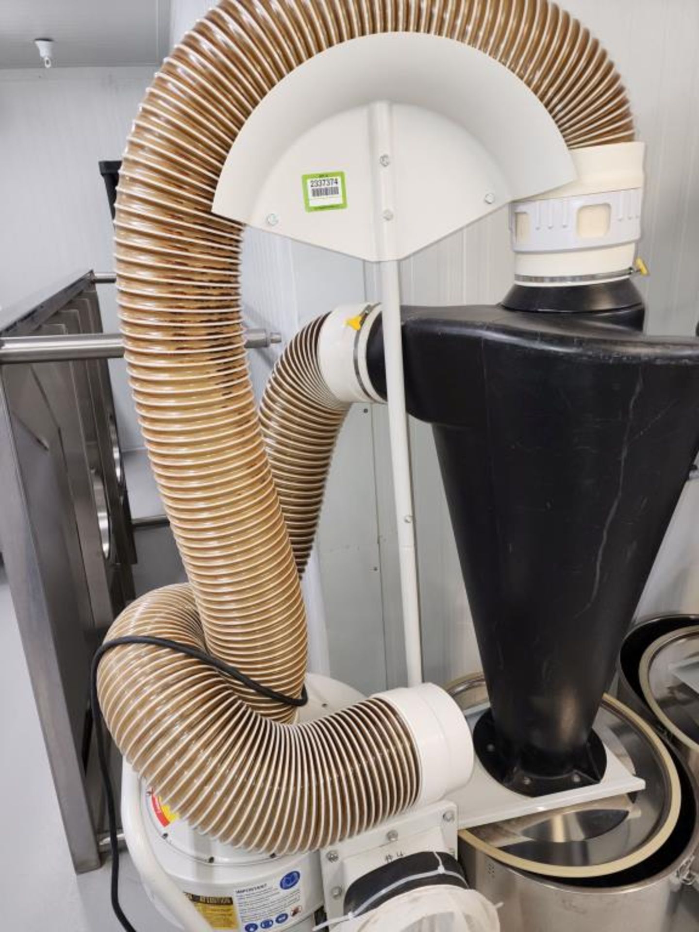 Twister Leaf Collector With Hoses - Image 6 of 9