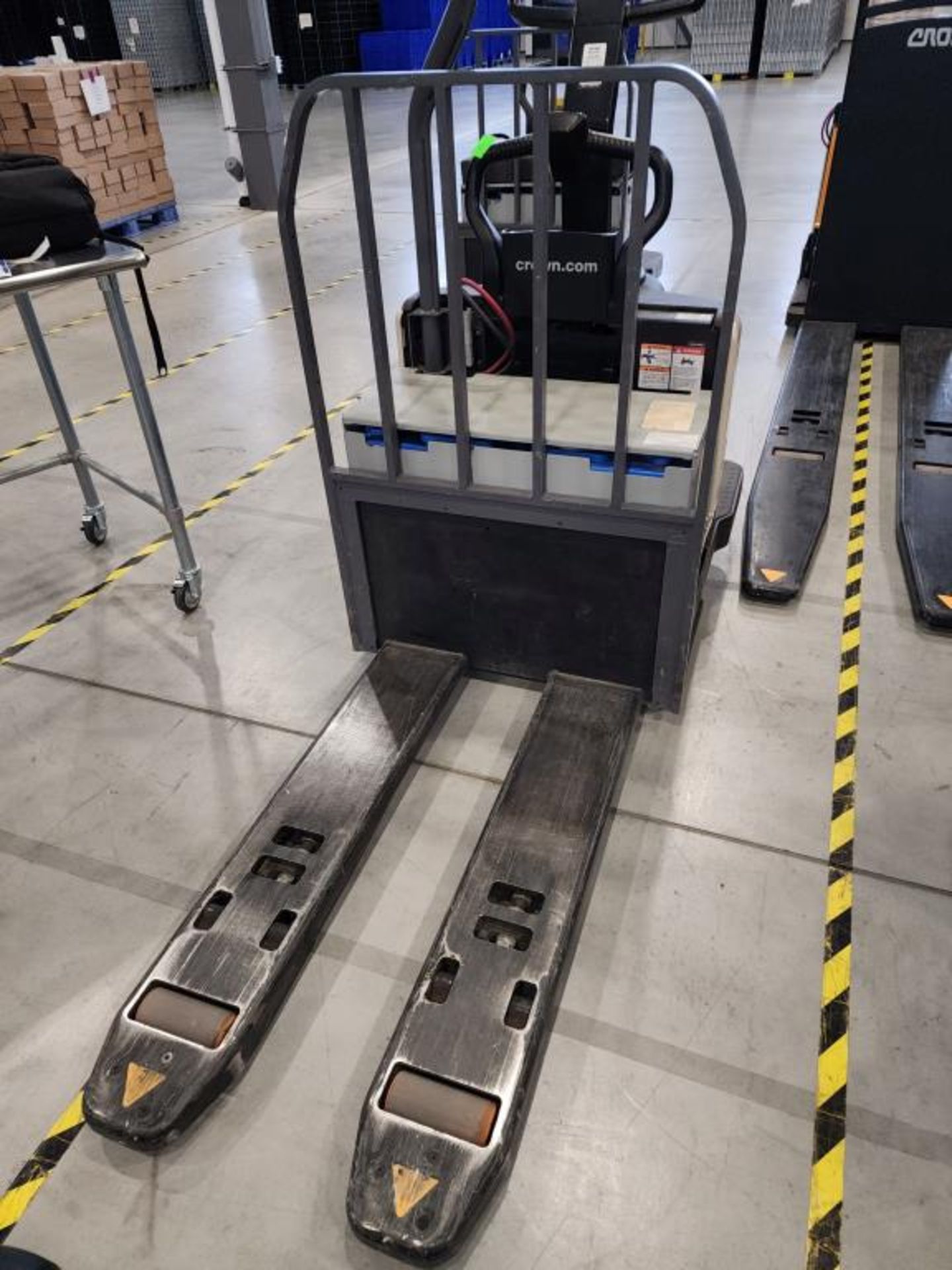 Crown Electric Pallet Truck - Image 11 of 11
