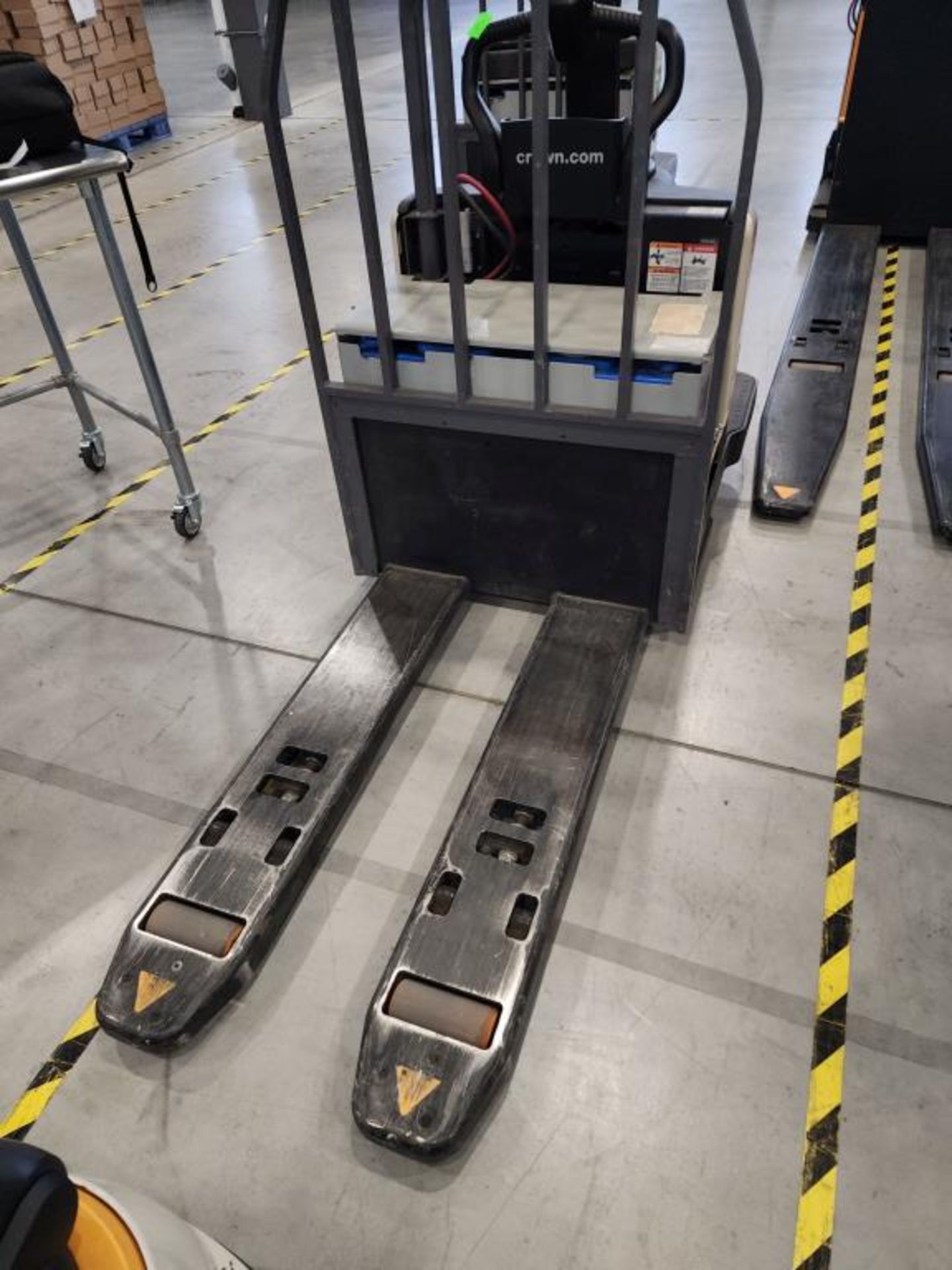 Crown Electric Pallet Truck - Image 2 of 11