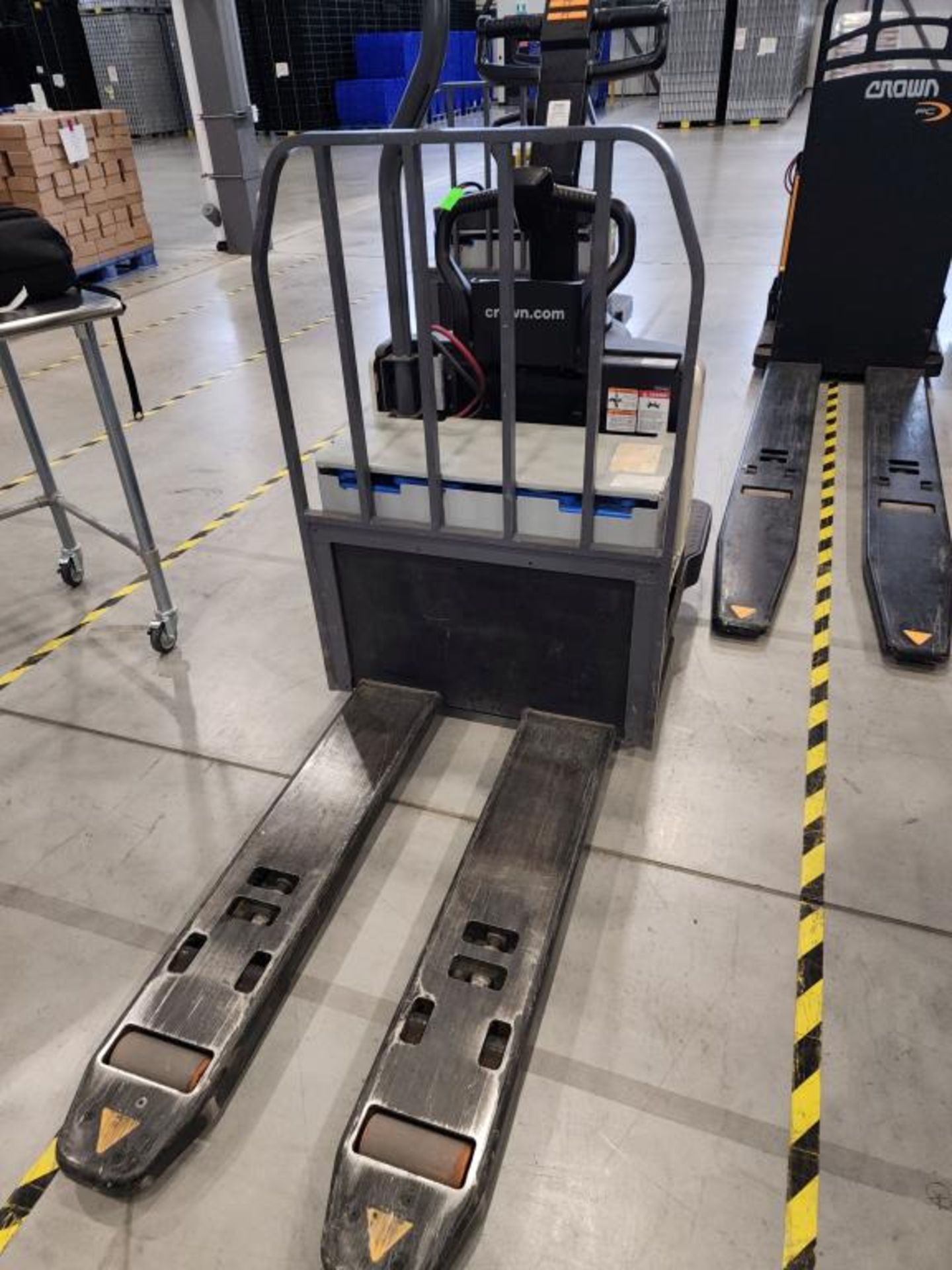 Crown Electric Pallet Truck