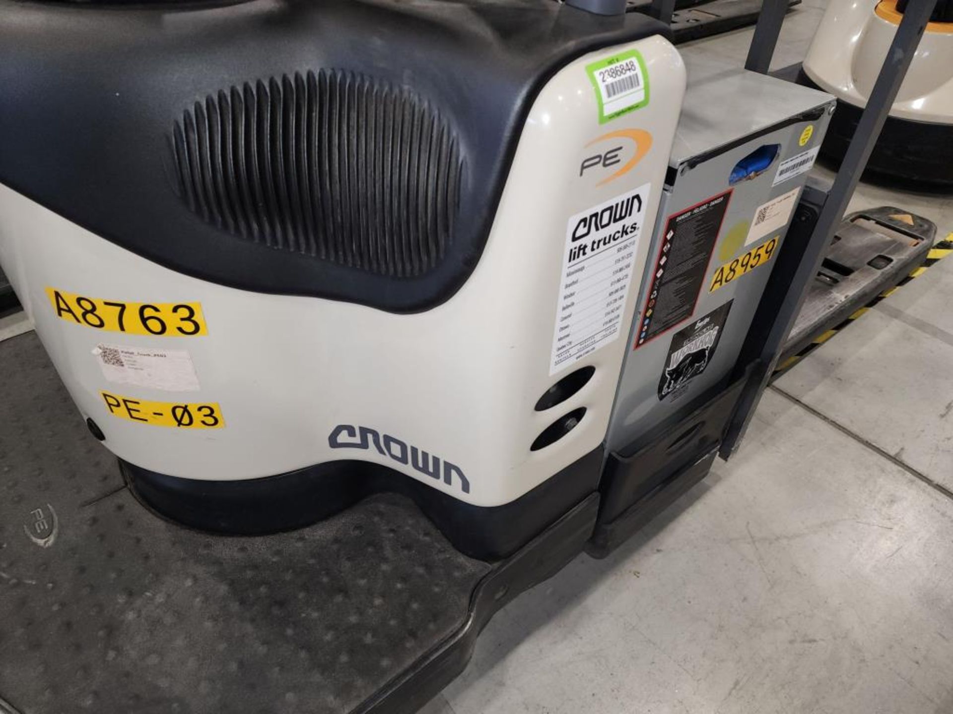 Crown Electric Pallet Truck - Image 4 of 11