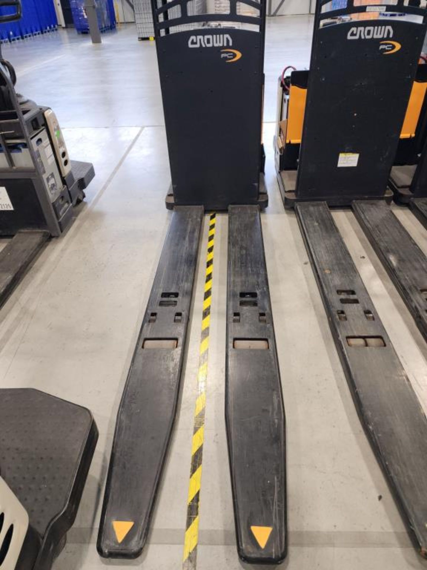 Crown Electric Pallet Truck - Image 11 of 13