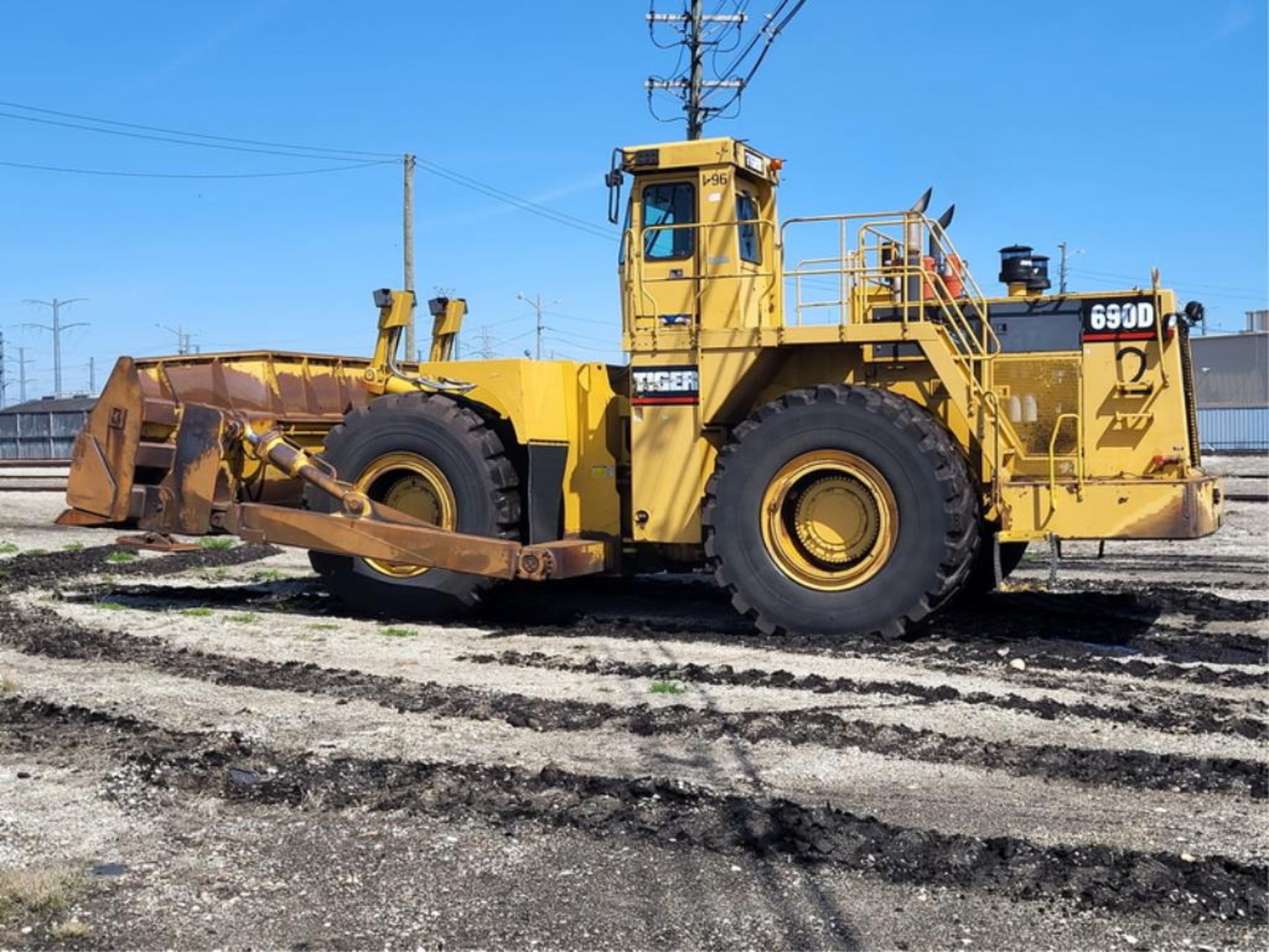 Caterpillar Wheel Dozer - Image 2 of 12