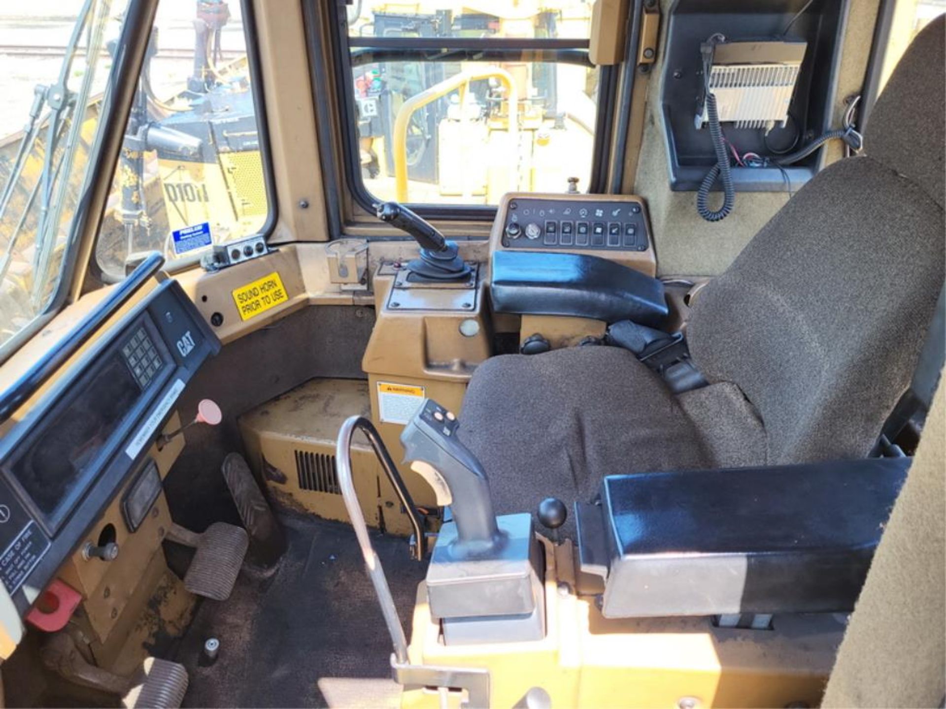 Caterpillar Wheel Dozer - Image 9 of 12