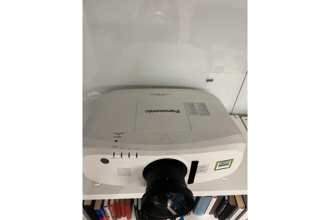 Panasonic LCD Projector - Image 2 of 3