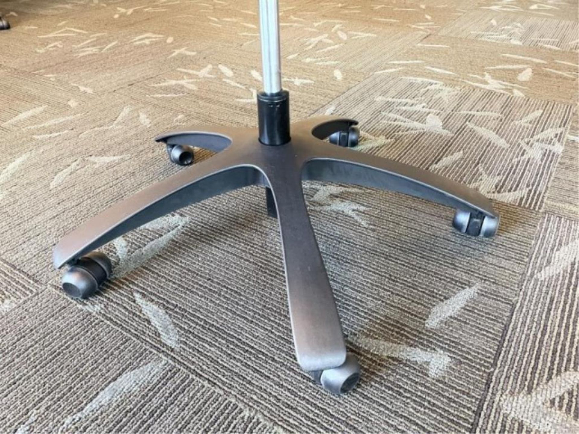 (4) Knoll Generation High Performance Task Chair - Image 8 of 11