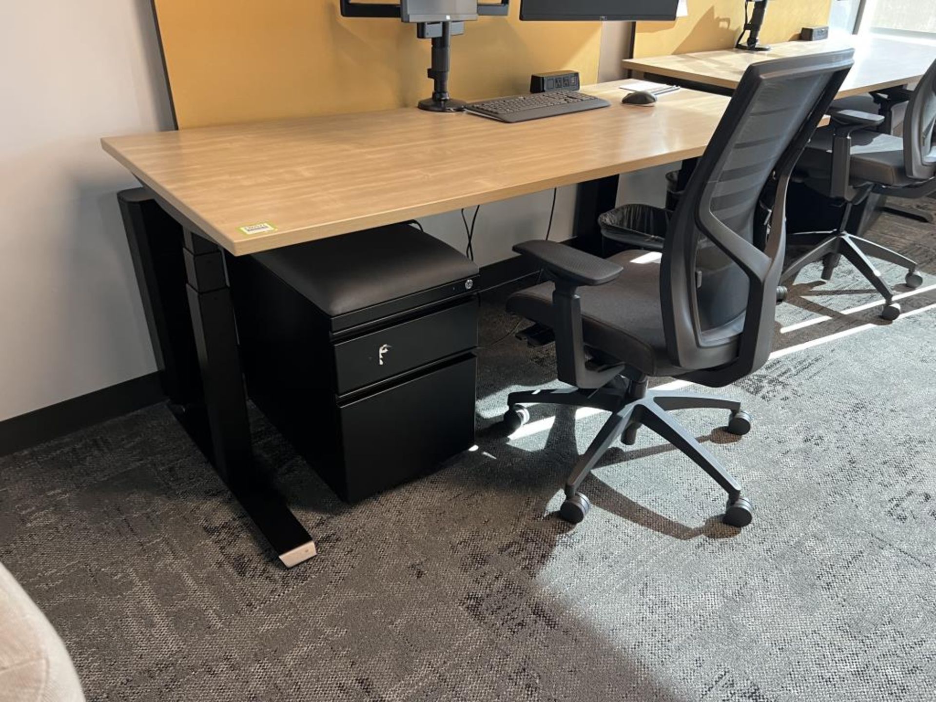 AMQ Height Adjustable Workstation - Image 2 of 7