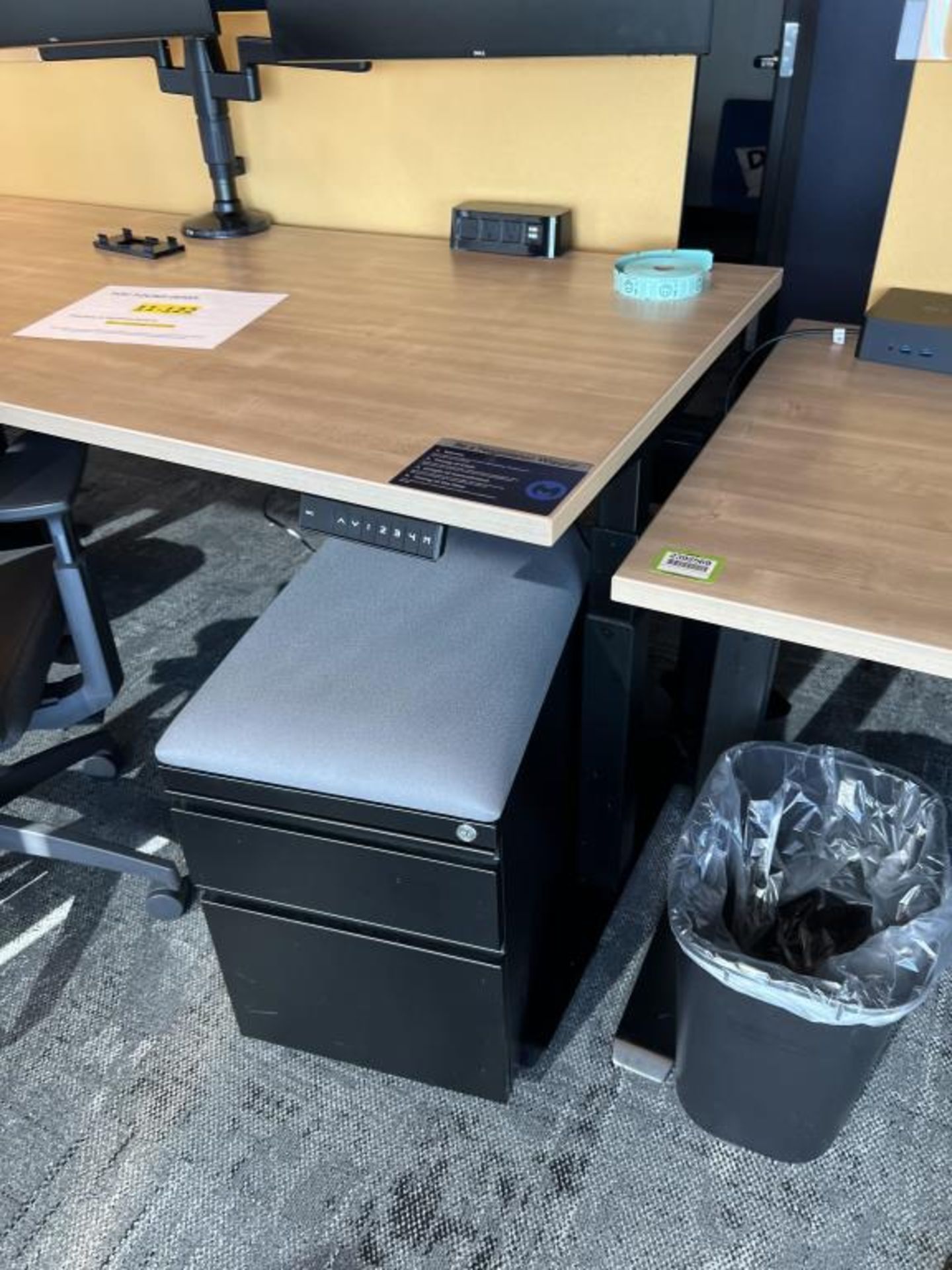 AMQ Height Adjustable Workstation - Image 5 of 9
