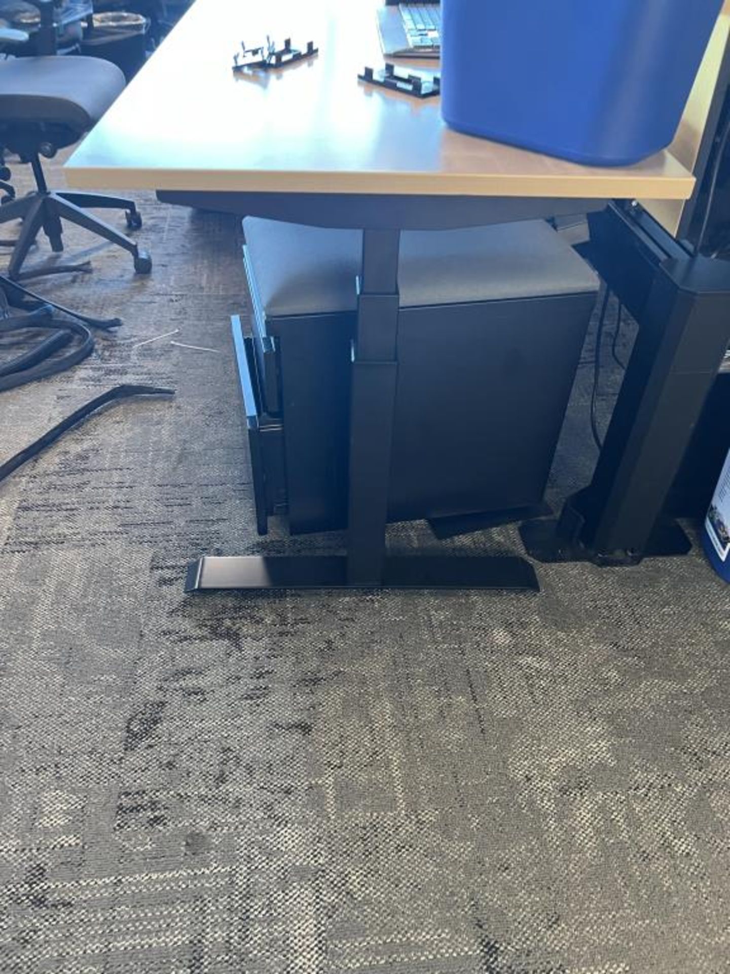 AMQ Height Adjustable Workstation - Image 3 of 9