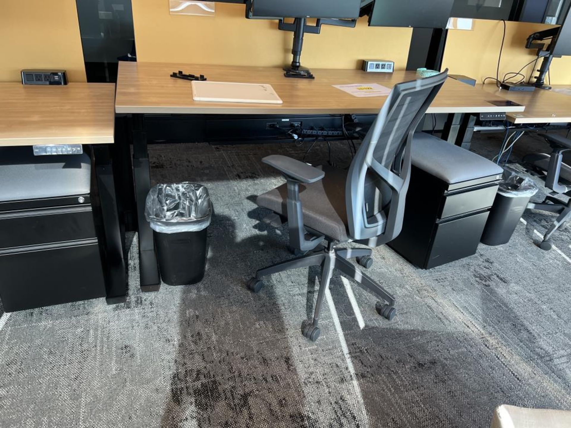 AMQ Height Adjustable Workstation - Image 4 of 9