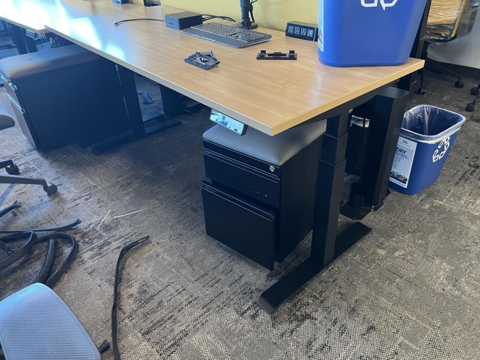 AMQ Height Adjustable Workstation - Image 2 of 9