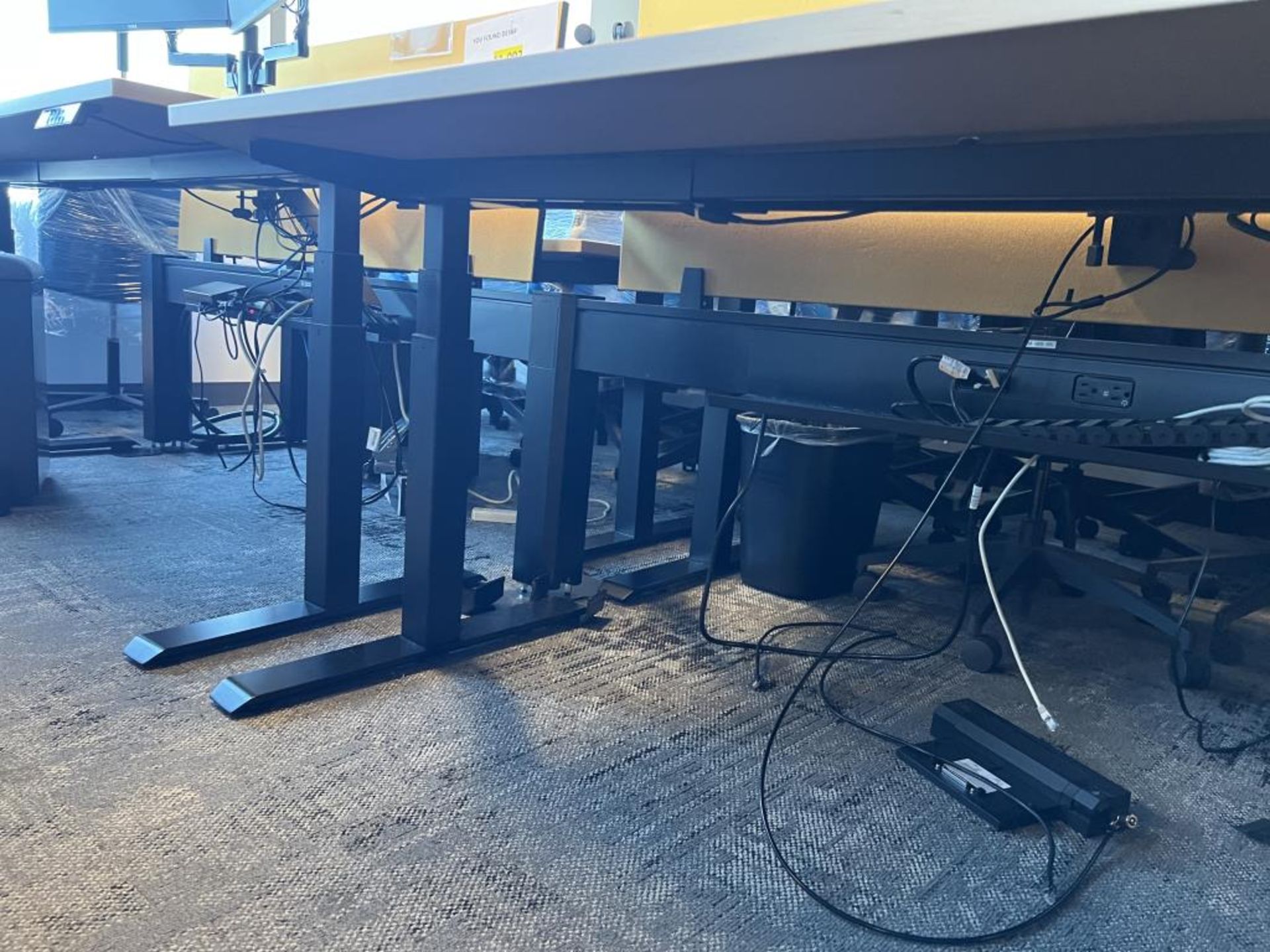 AMQ Height Adjustable Workstation - Image 8 of 9