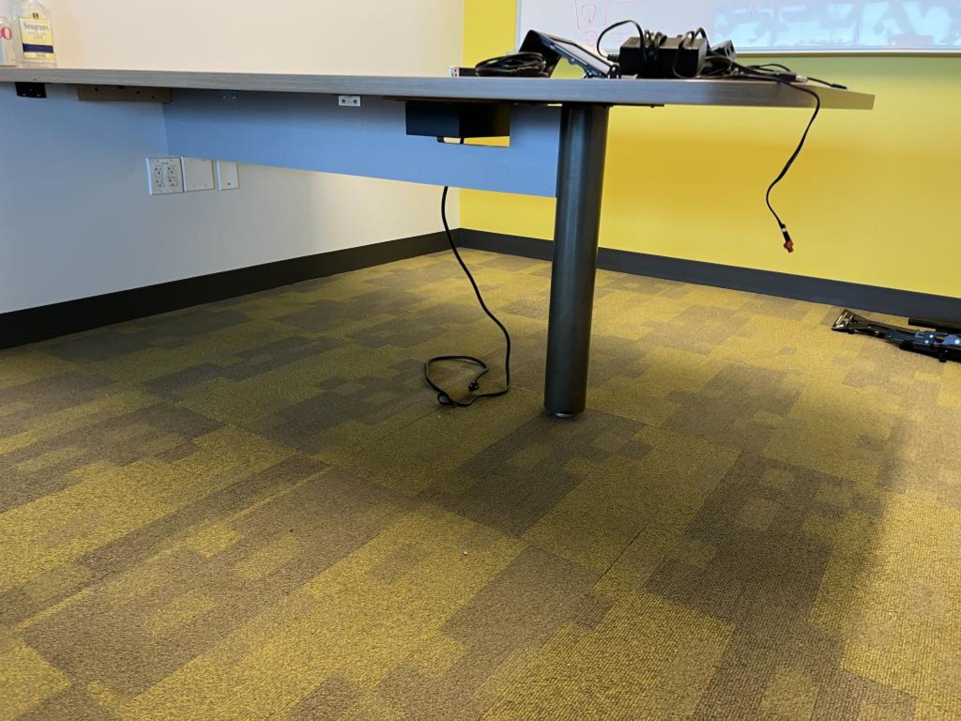 Conference Room - Image 2 of 4