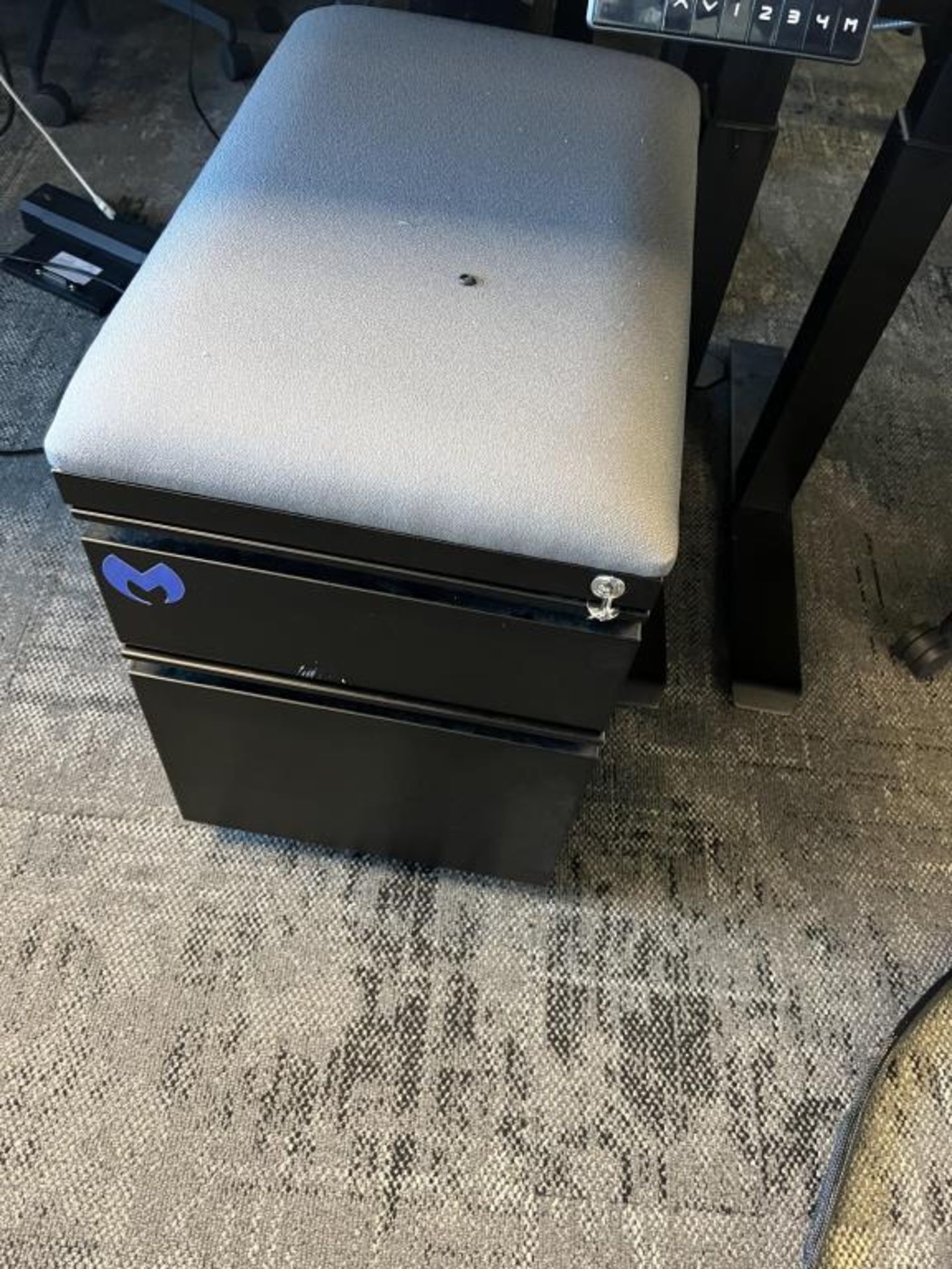 AMQ Height Adjustable Workstation - Image 6 of 9