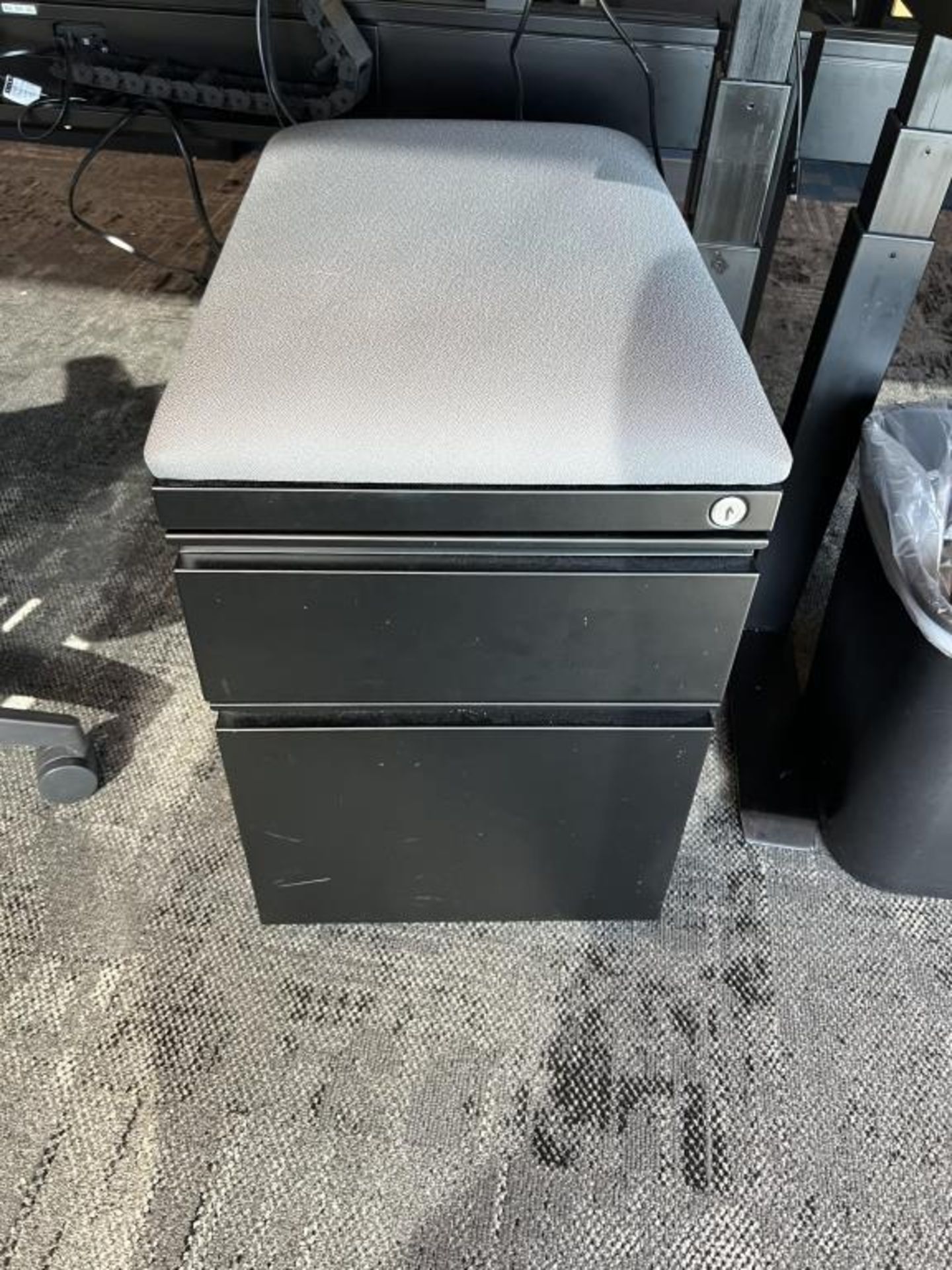 AMQ Height Adjustable Workstation - Image 7 of 9