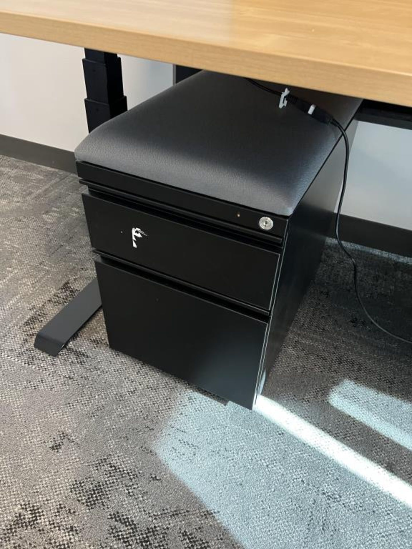 AMQ Height Adjustable Workstation - Image 6 of 7