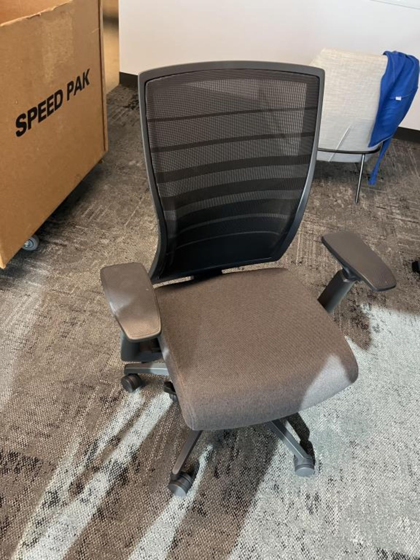 AMQ Height Adjustable Workstation - Image 7 of 7