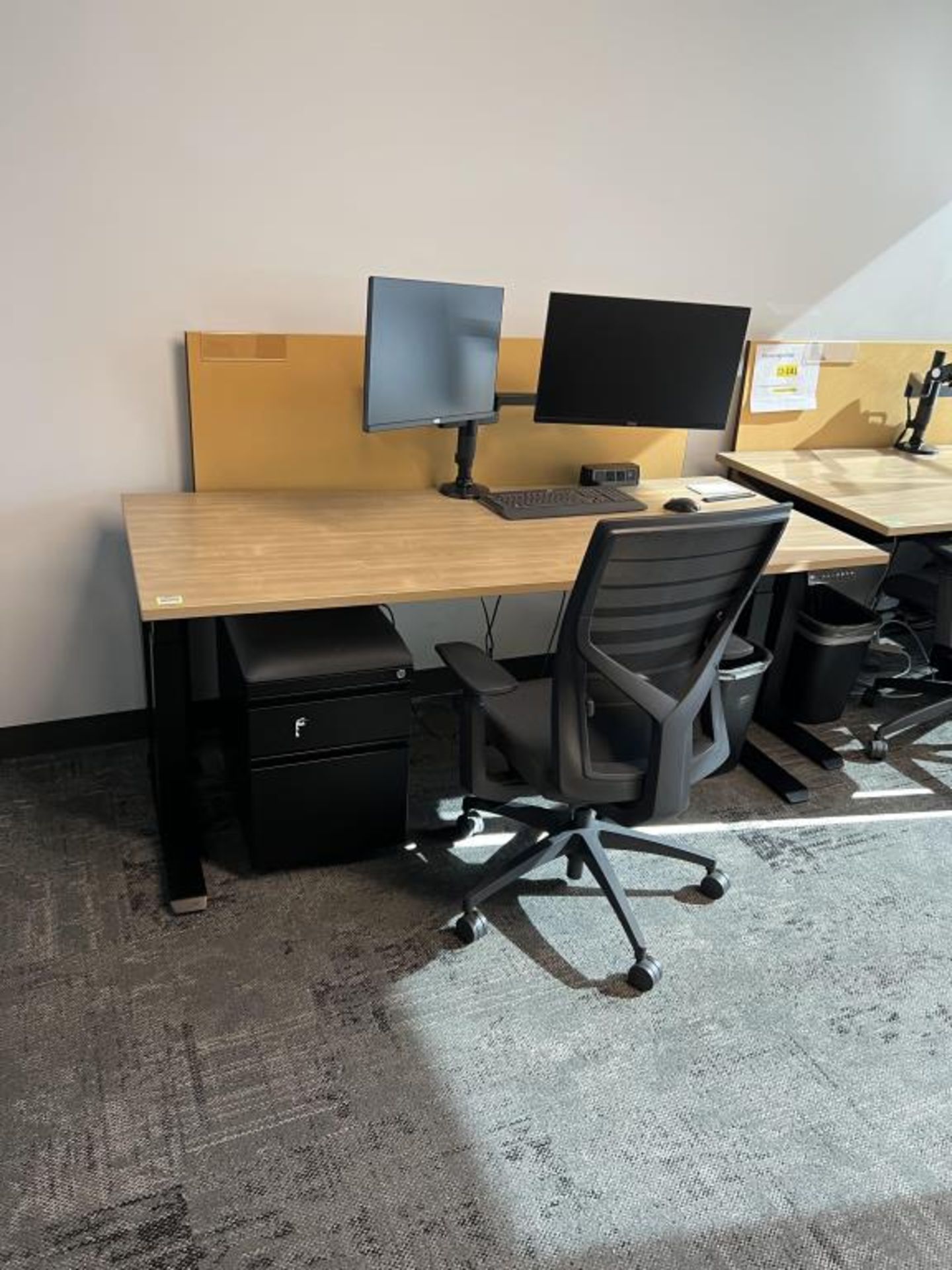 AMQ Height Adjustable Workstation