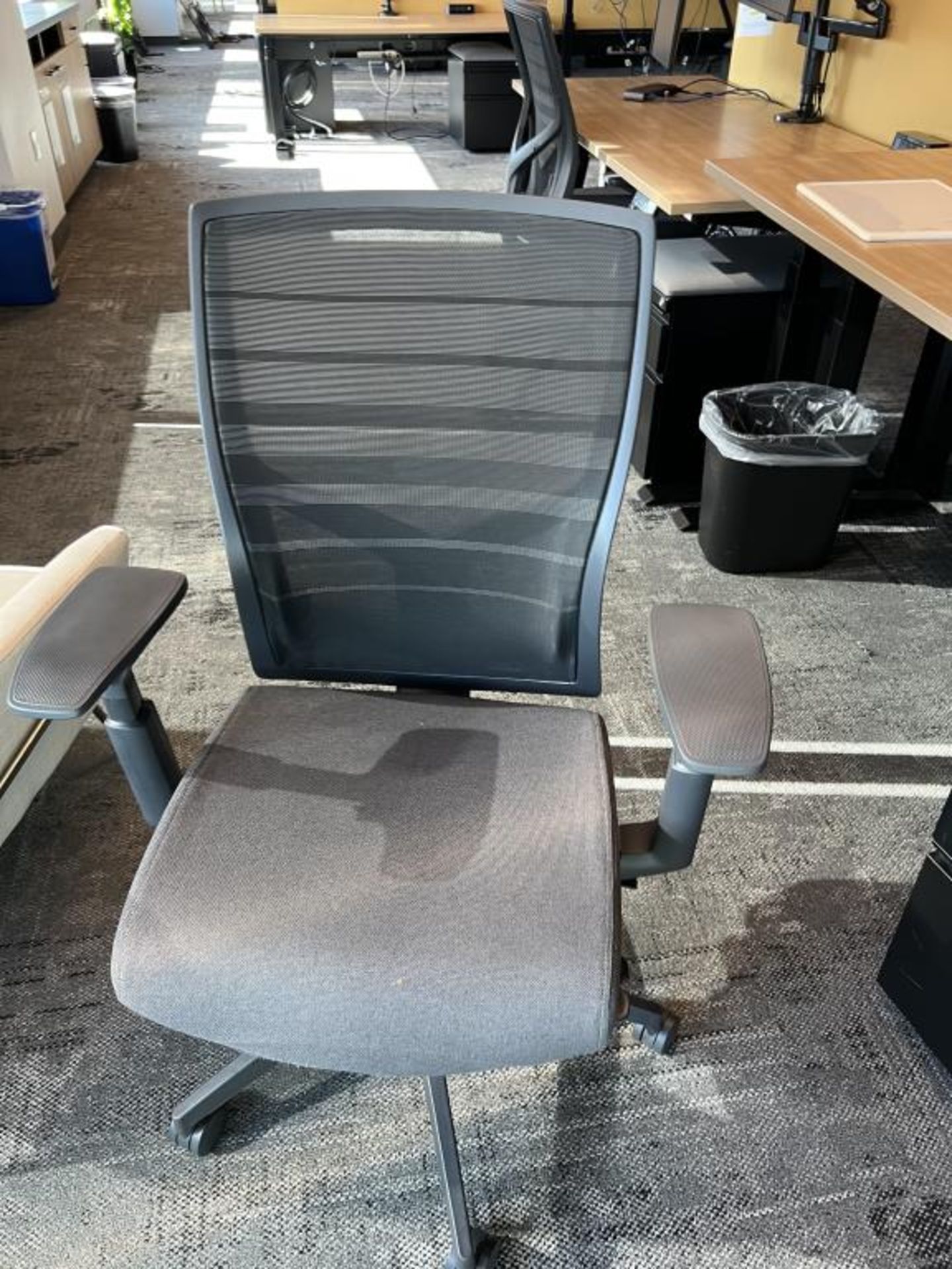 AMQ Height Adjustable Workstation - Image 9 of 9