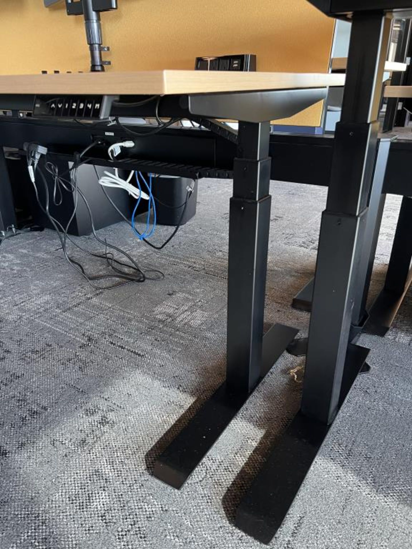 AMQ Height Adjustable Workstation - Image 2 of 5