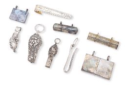 A GROUP OF MOSTLY SILVER PERSONAL EFFECTS