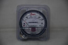 An as new Dwyer 2000 Series Magnehelic Differential Pressure Gauge (2000-500PA).