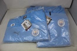 Four Manchester City Training Fleeces and two 1/4 Zip Tops in team blue, all as new (Various