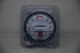 An as new Dwyer 2000 Series Magnehelic Differential Pressure Gauge (2000-500PA).