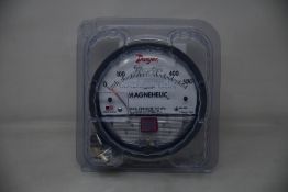 An as new Dwyer 2000 Series Magnehelic Differential Pressure Gauge (2000-500PA).