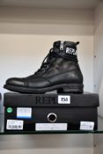 A pair of men's Replay lace boots in black/camo (41).