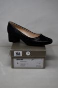 A pair of women's boxed as new Peter Kaiser Pammi Heels Notte (5).
