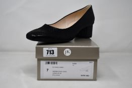 A pair of women's boxed as new Peter Kaiser Pammi Heels Notte (7).