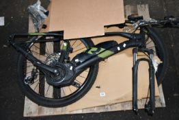 A pre-owned Raymon Hardray E2.0 Electric Bike with Battery (NOTE: There is damage to the bike and