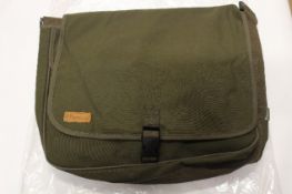 Six as new Pinewood Dog Sports 1912 Shoulder Bags in Moss Green (EAN: 7331090349223).
