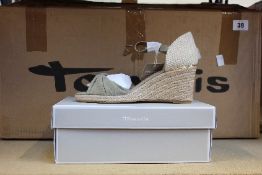 Nine pairs of Tamaris sandals (Various sizes).