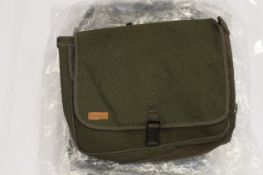 Six as new Pinewood Dog Sports 1912 Shoulder Bags in Moss Green (EAN: 7331090349223).