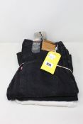 Four as new Levi's jeans to include 3x '70s High Slim Straight (Sizes 32x31, 29x29 and 28x29) and 1x