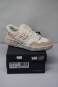 A pair of New Balance 550 trainers (BBW550WP) (UK 6.5).